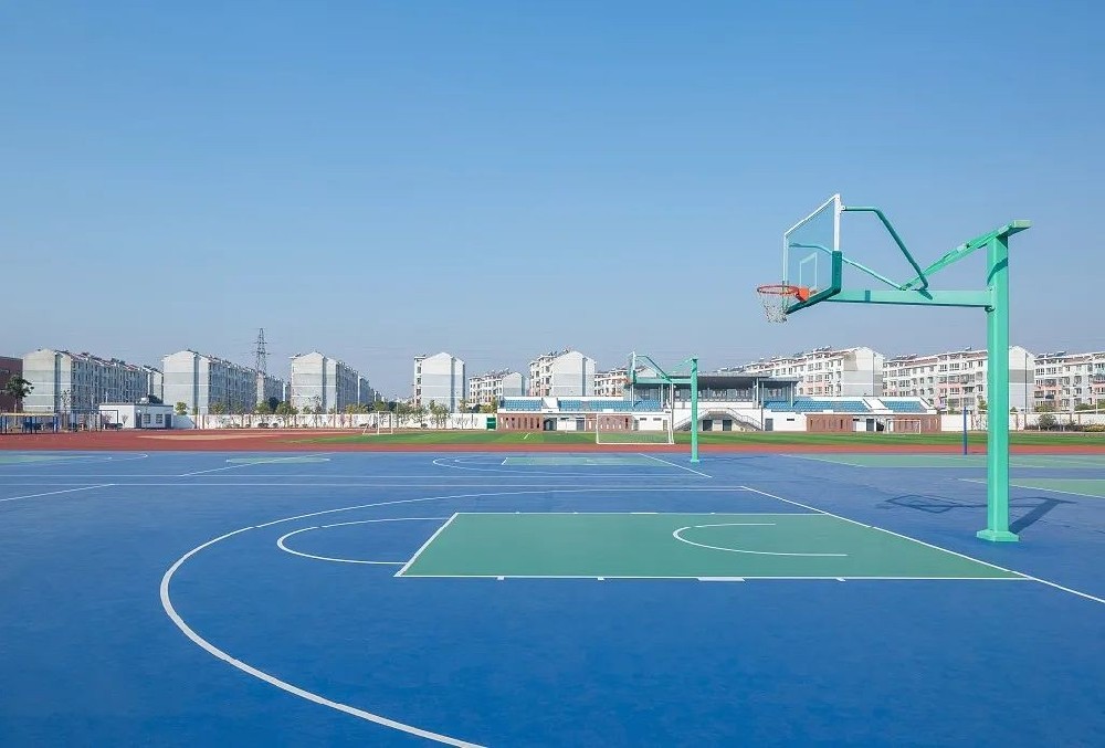 硅PU球场厂家告诉你常见的无溶剂球场有几类？